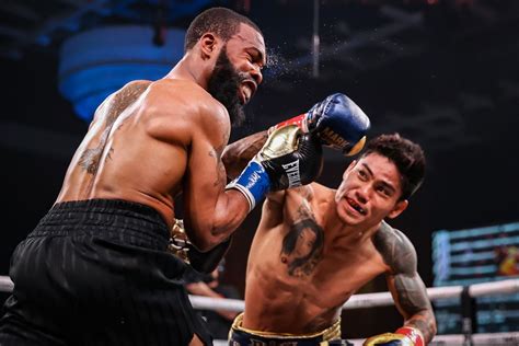 Mark Magsayo upsets Gary Russell Jr., wins WBC featherweight .